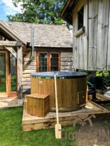 Wood heated hot tub (2)