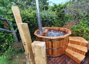 Wooden hot tub possible with jets Deluxe thermowood 1