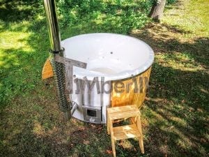 Outdoor fiberglass hot tub with integrated heater Wellness Deluxe 5